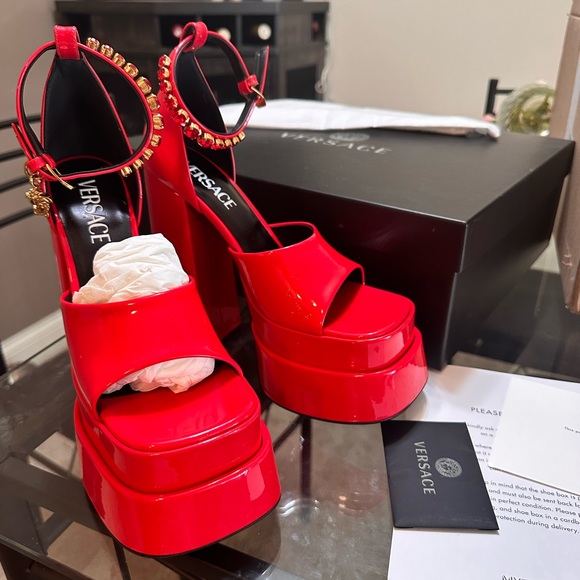 Versace Medusa Aevitas patent leather platform sandals (Red, 37) - Picture 4 of 8